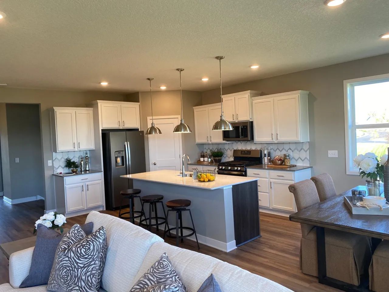 Kitchen island and counters, freshly detailed